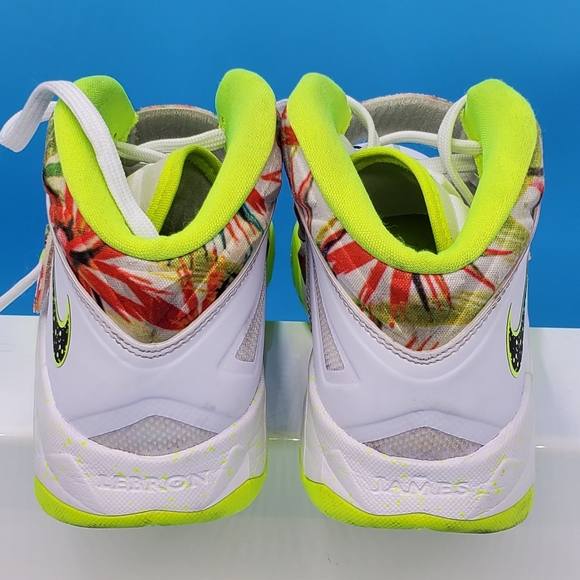 Lebron James Zoom Soldier VII KINGS PRIDE White Black Volt 599264-103 Size 7.5 - Picture 5 of 12